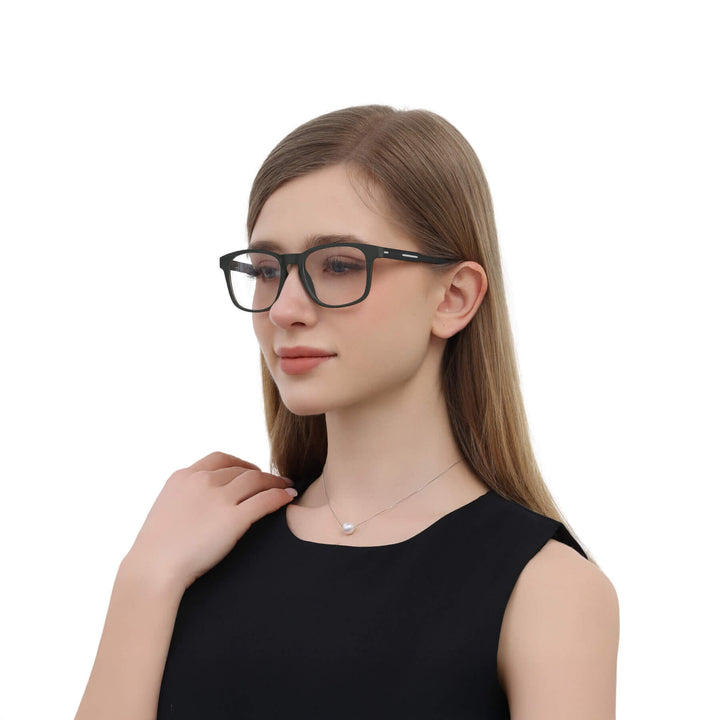 qivora-matte-black-square-eyeglasses-female1-2