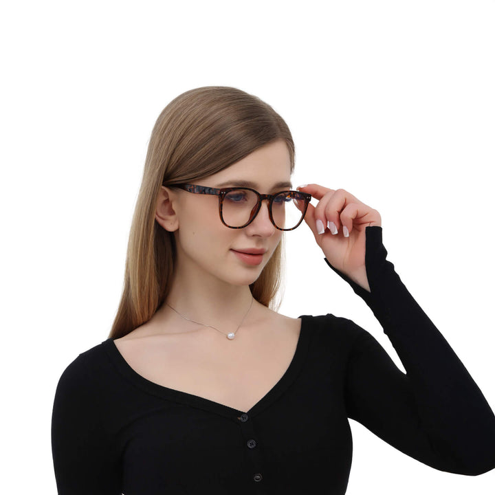 siner-tortoise-square-eyeglasses-female1-3