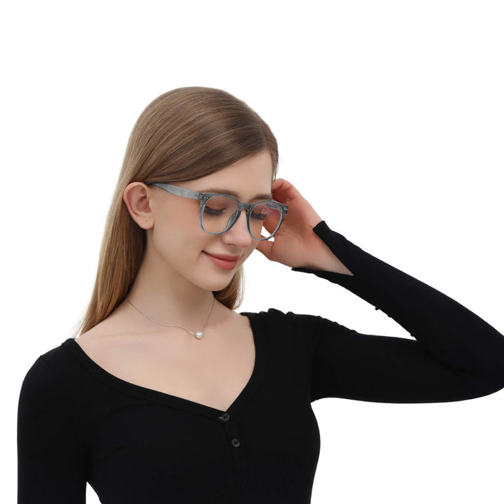 siner-translucent-gray-square-eyeglasses-female1-2